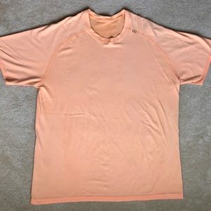 Lululemon athletica Men’s XXL Light Orange Short Sleeve Shirt